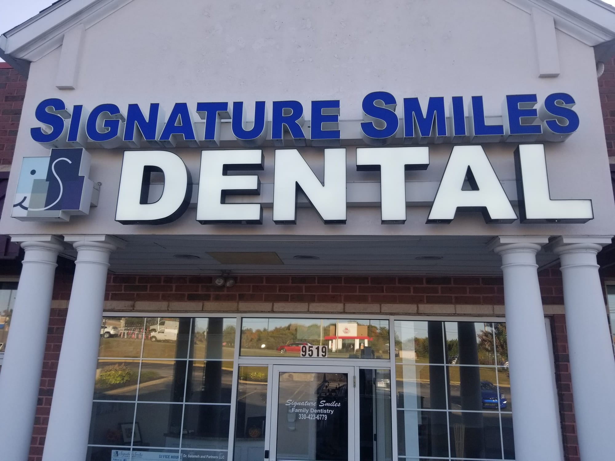 Signature Smiles Dental illuminated channel letters and logo cabinet above the entrance